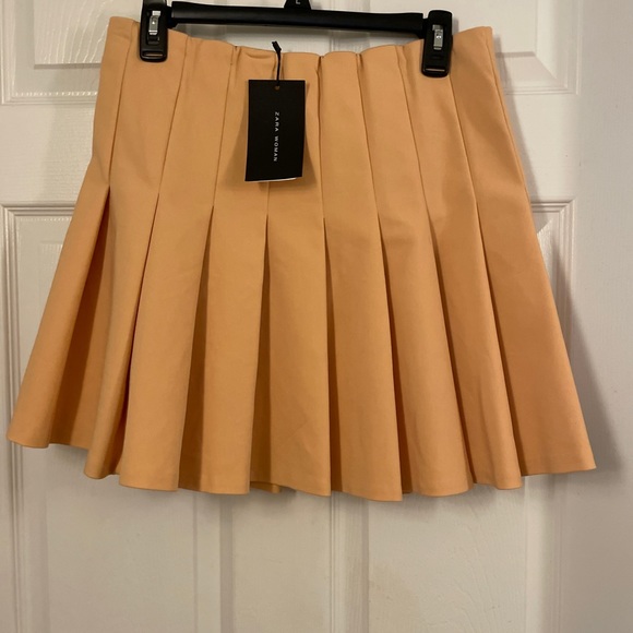 NEW ZARA Peach Pleated Skirt. Size Large. - Picture 3 of 10